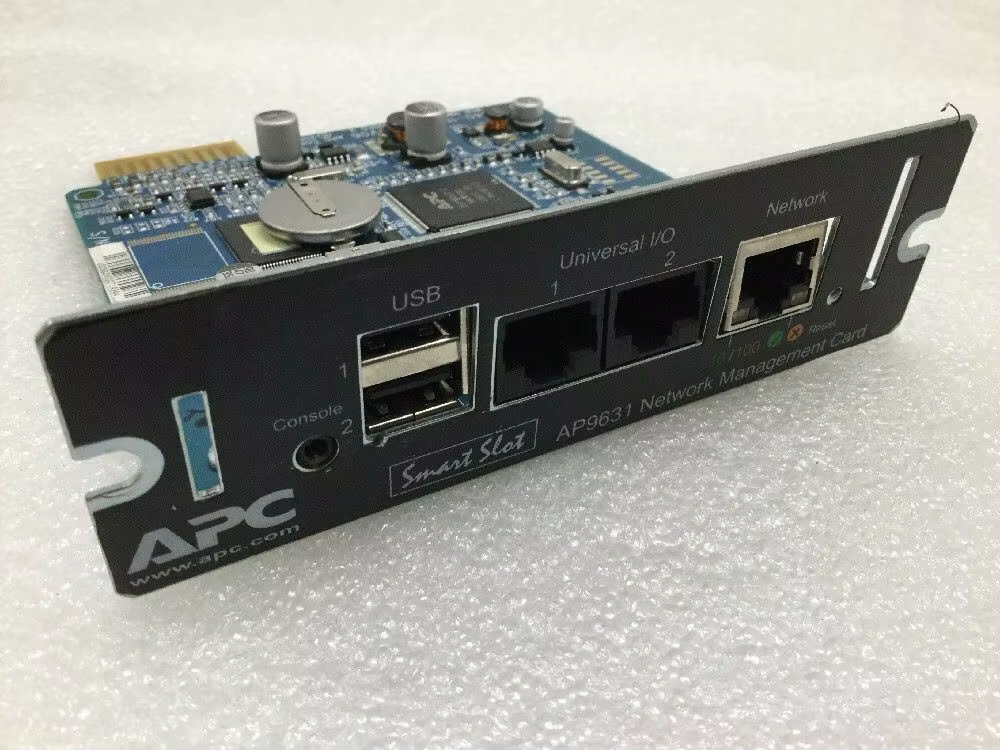 Carte de gestion réseau à emplacement intelligent APC AP9631 2 surveillance environnementale