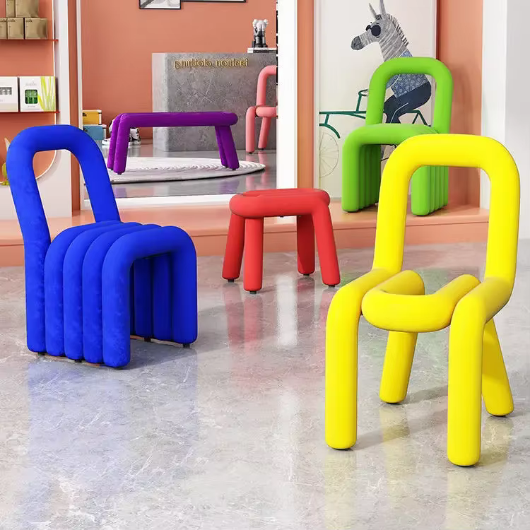 Chaise de maquillage créative douce de forme irrégulière pour filles