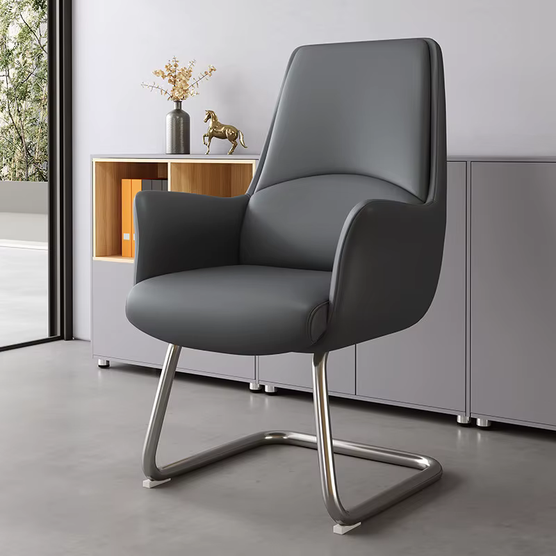 Fauteuil de bureau unique et confortable avec dossier et roulettes