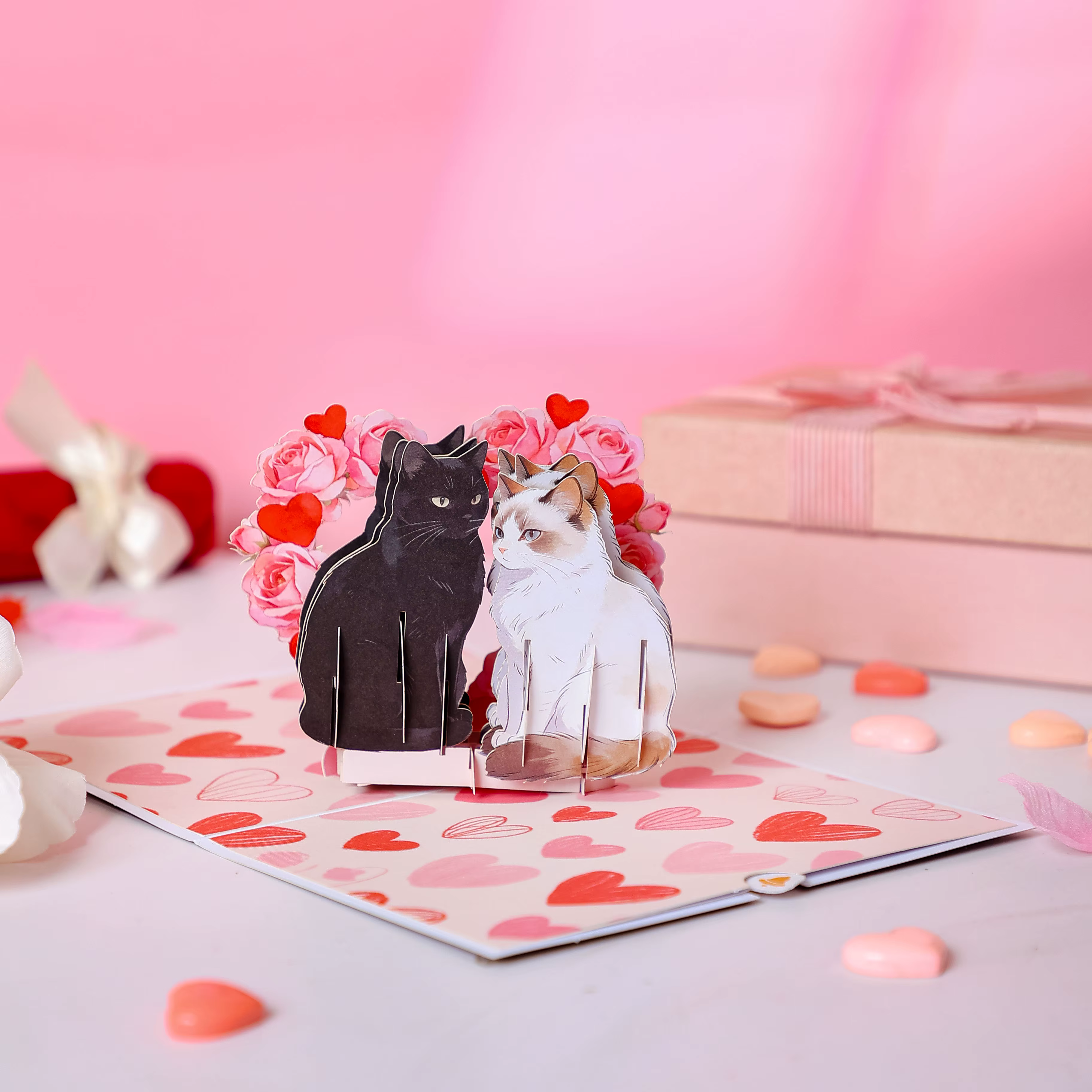 Carte de vœux 3D pop-up avec un chat et des cœurs, idéale pour les anniversaires, les anniversaires de mariage et autres occasions