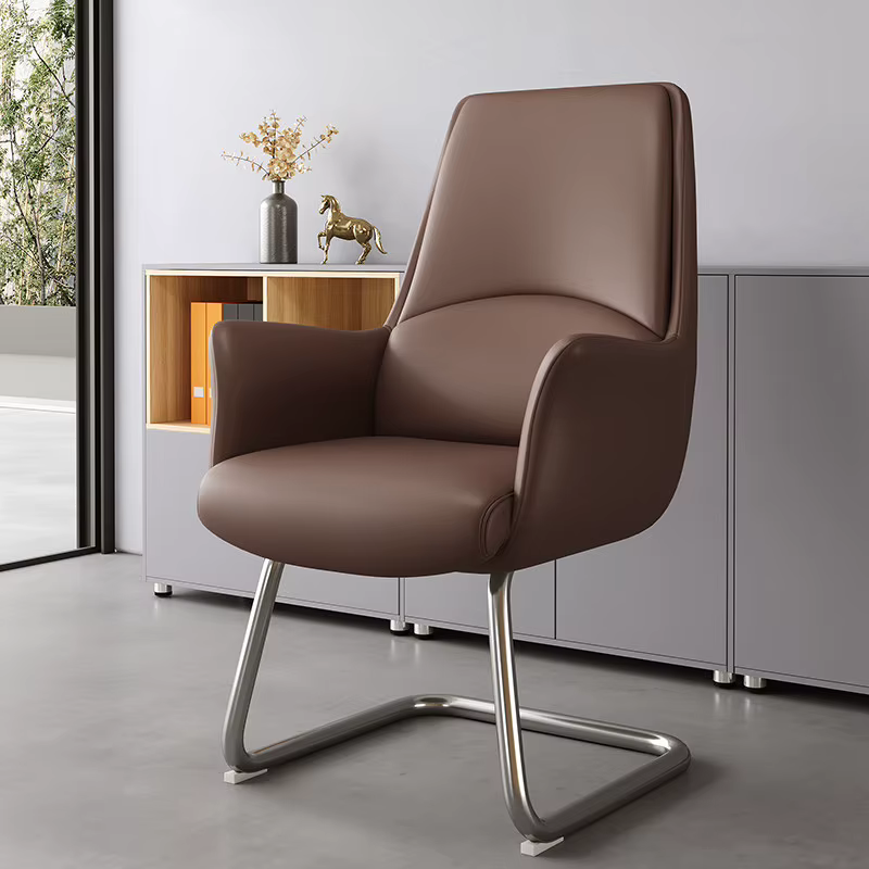 Fauteuil de bureau unique et confortable avec dossier et roulettes
