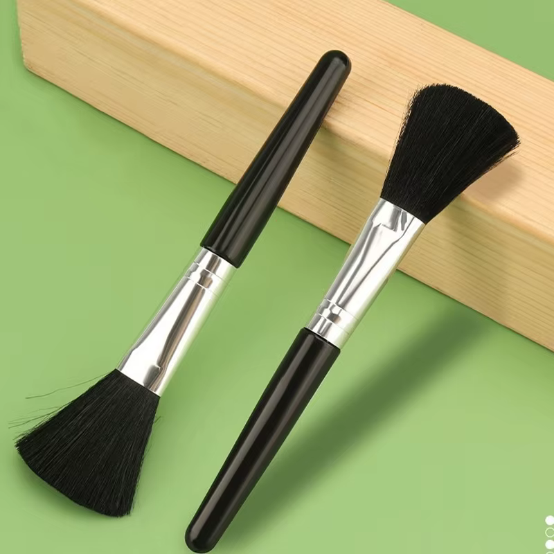 Brosse de nettoyage pour ordinateur portable
