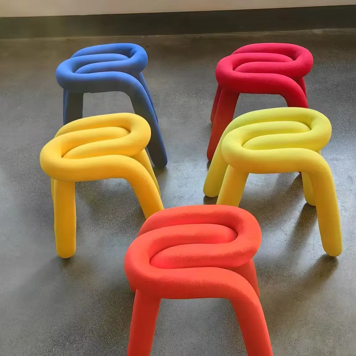 Chaise de maquillage en velours irrégulier en peluche pour chambre de filles