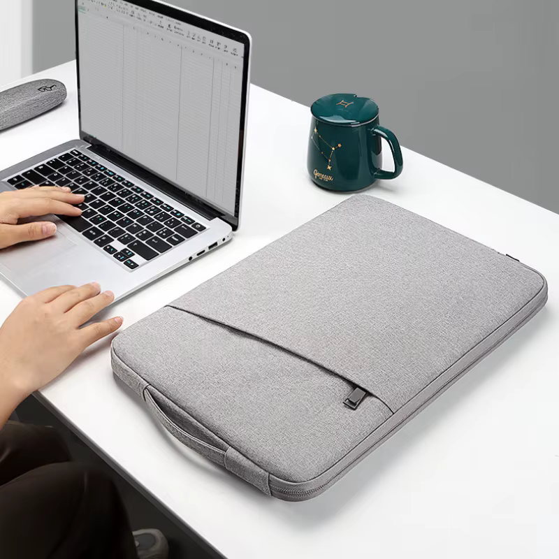 Étui pour ordinateur portable avec poignée