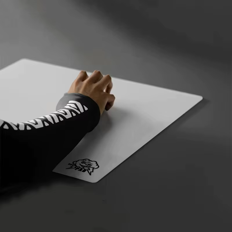 Tapis de souris de jeu en verre Skypad SORA noir et blanc
