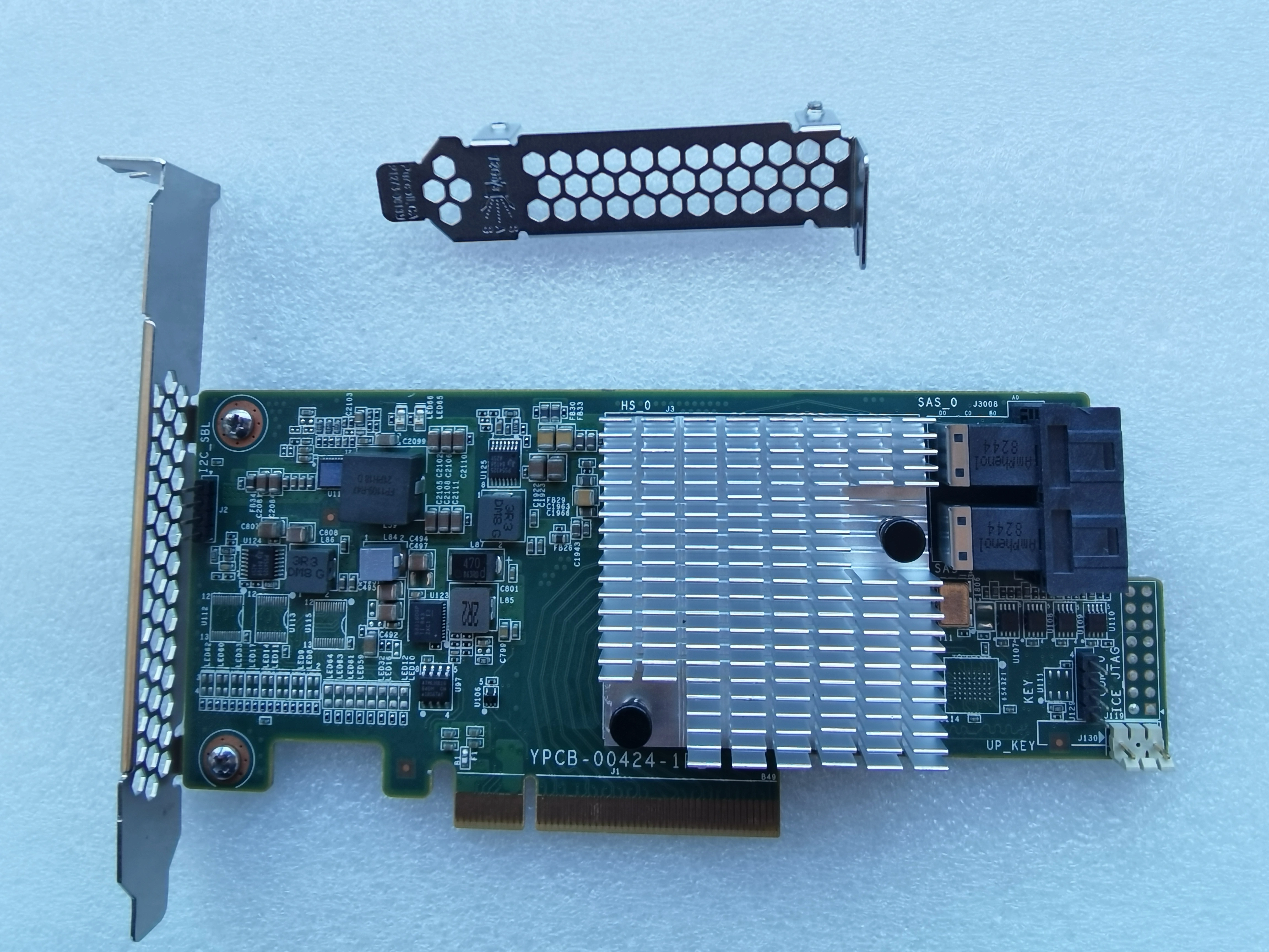 SAS 3008-IT SAS3008 YZCA-00424 SASASATA 8PORT 12G HBA CARD = 9300-8I + 2pcs 8643-4SMi8