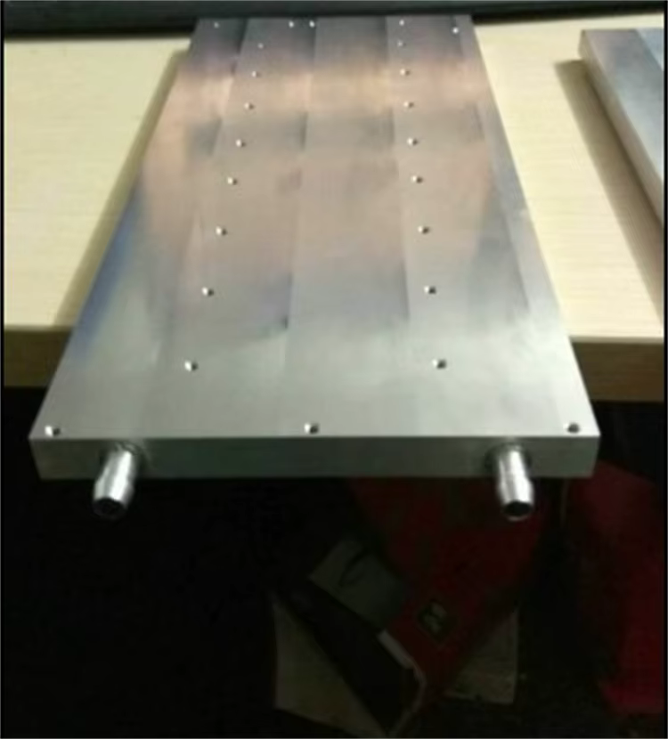 Bloc de refroidissement à eau en aluminium