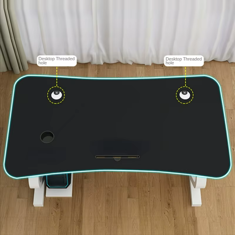 Bureau moderne simple pour ordinateur gamer