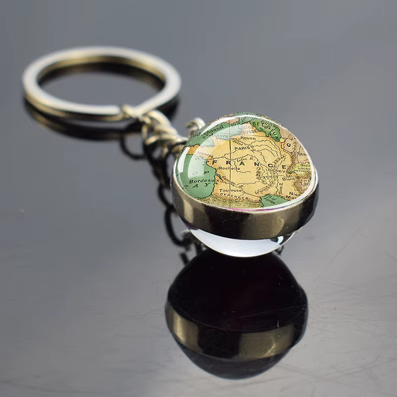 Porte-clés vintage avec carte des pays européens, France, Espagne, Pologne, Allemagne, Pologne, Italie, boule de verre, cadeau de voyage