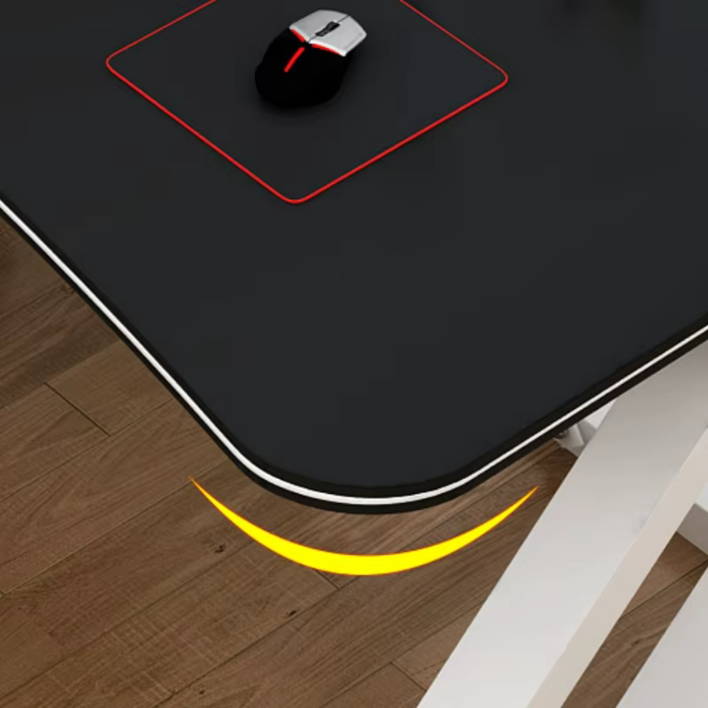 Bureau moderne simple pour ordinateur gamer