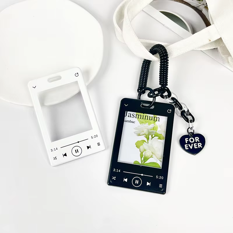 Porte-carte d'identité pour lecteur de musique, avec corde à ressort, breloque en forme de cœur, pour femmes, filles et enfants, coque de protection colorée pour Bus, métro, carte de crédit