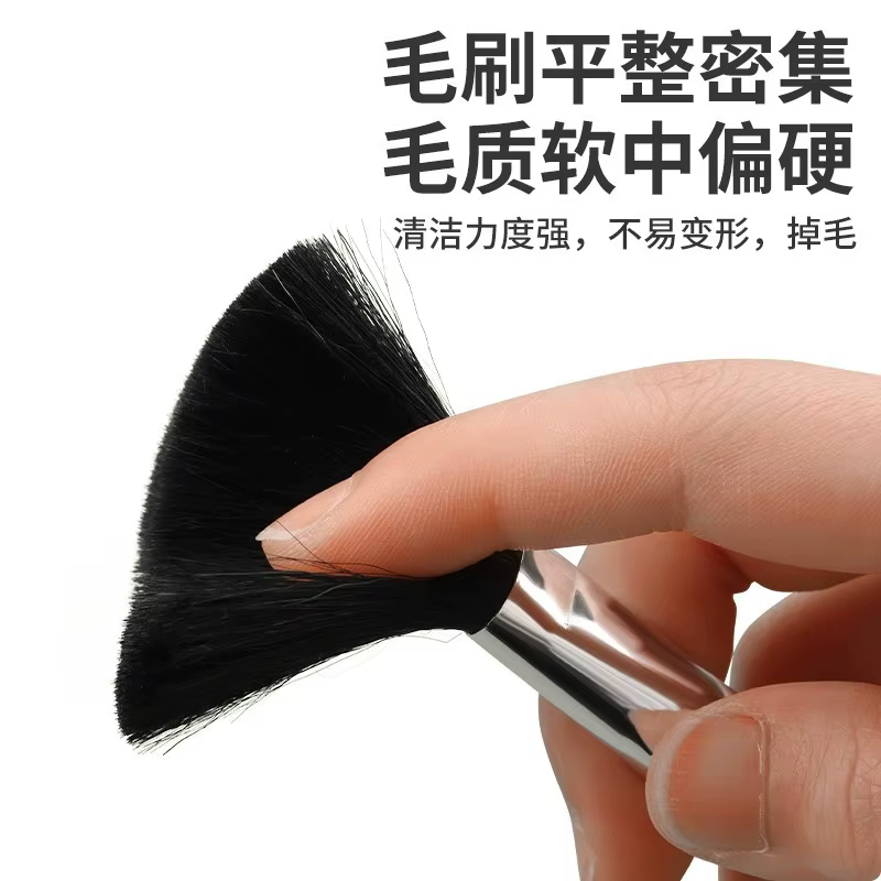 Brosse de nettoyage pour ordinateur portable