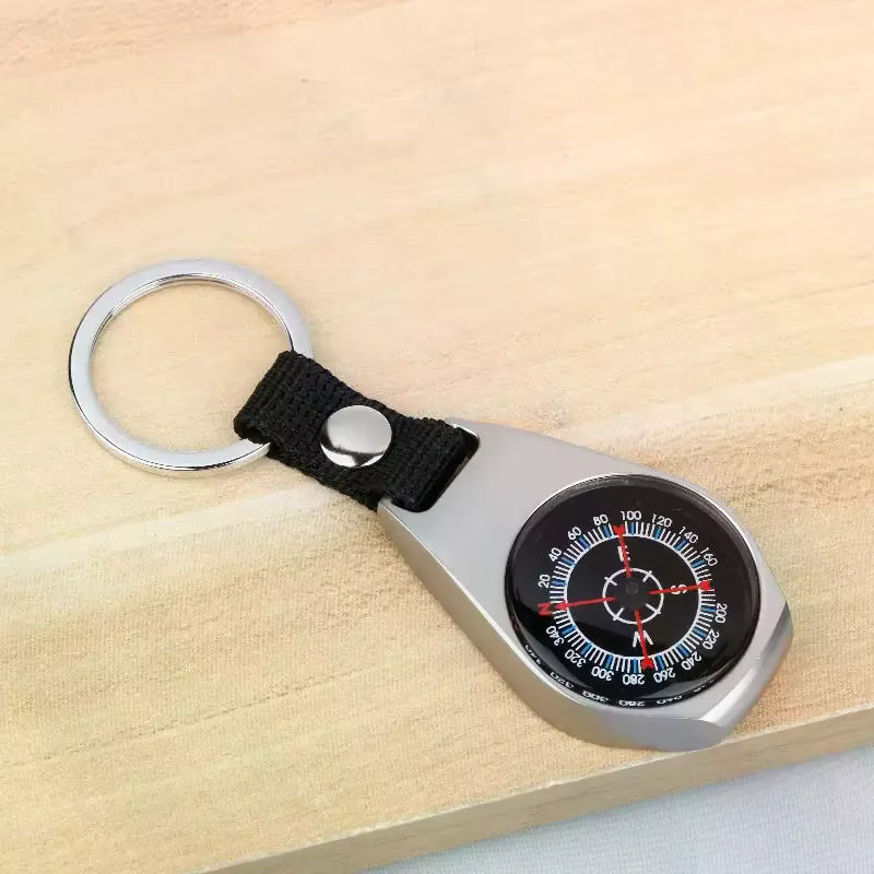 Porte-clés boussole en métal, porte-clés boussole portable, boussole de poche pour le camping en plein air, la randonnée, les outils de navigation